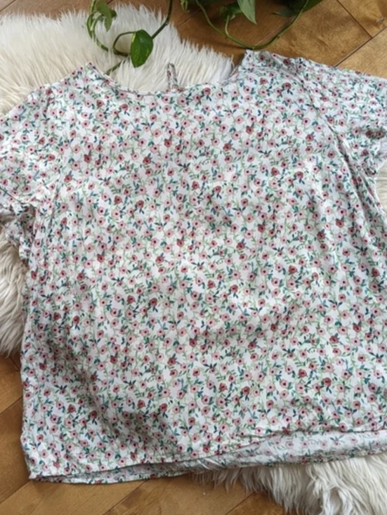 REITMANS - Floral Flutter Sleeve Blouses - Picture 6 of 7